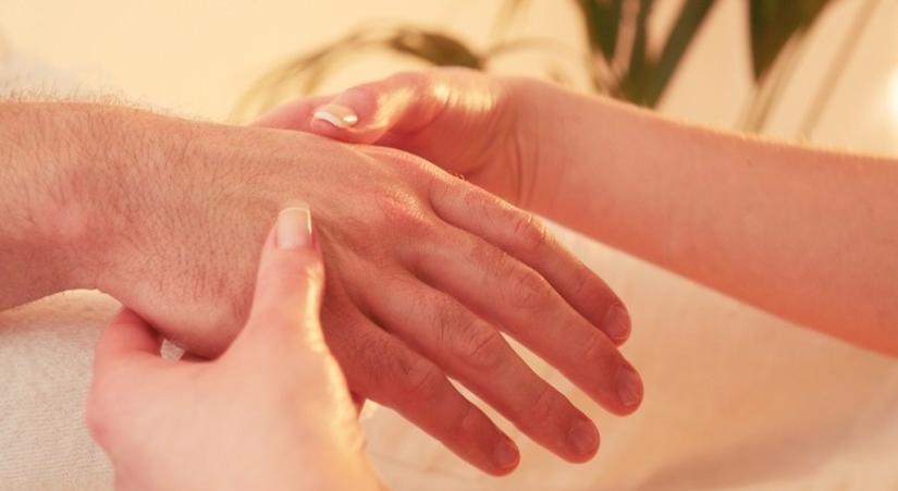 files-BlogOldposts201109Hand5emailLarge Nahaufnahme einer Handmassage