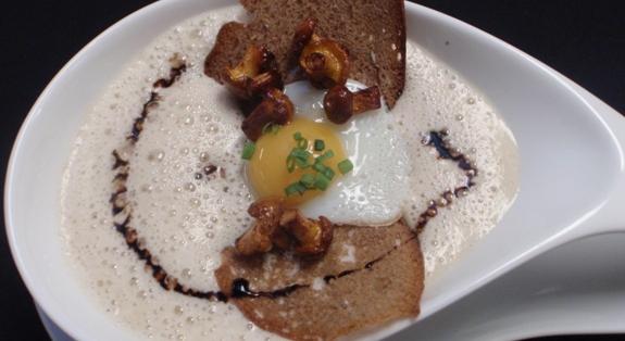 Eierschwammerlcremesuppe-fuer-Facebook-richtig