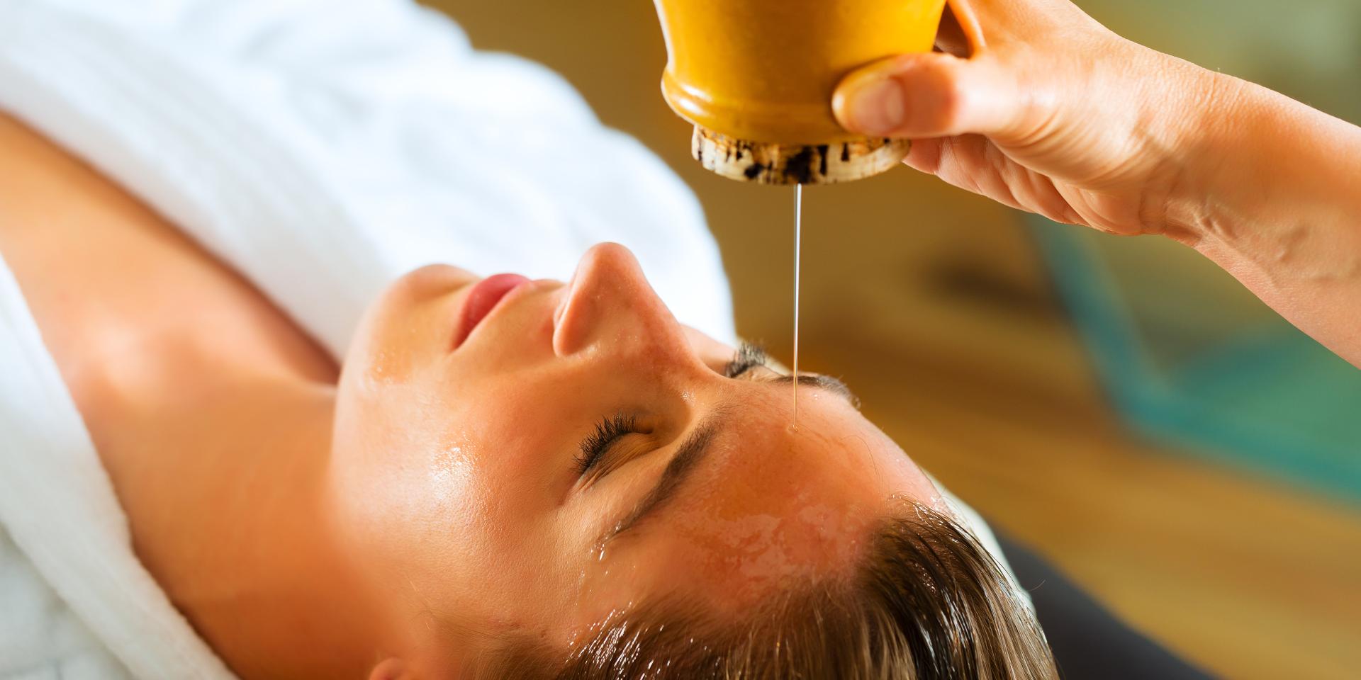 37_Ayurveda_shutterstock_100443214 Thermenwelt Hotel Pulverer