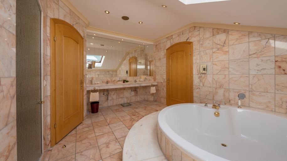 Landhaus_Suite_Badezimmer_2_-_Kopie