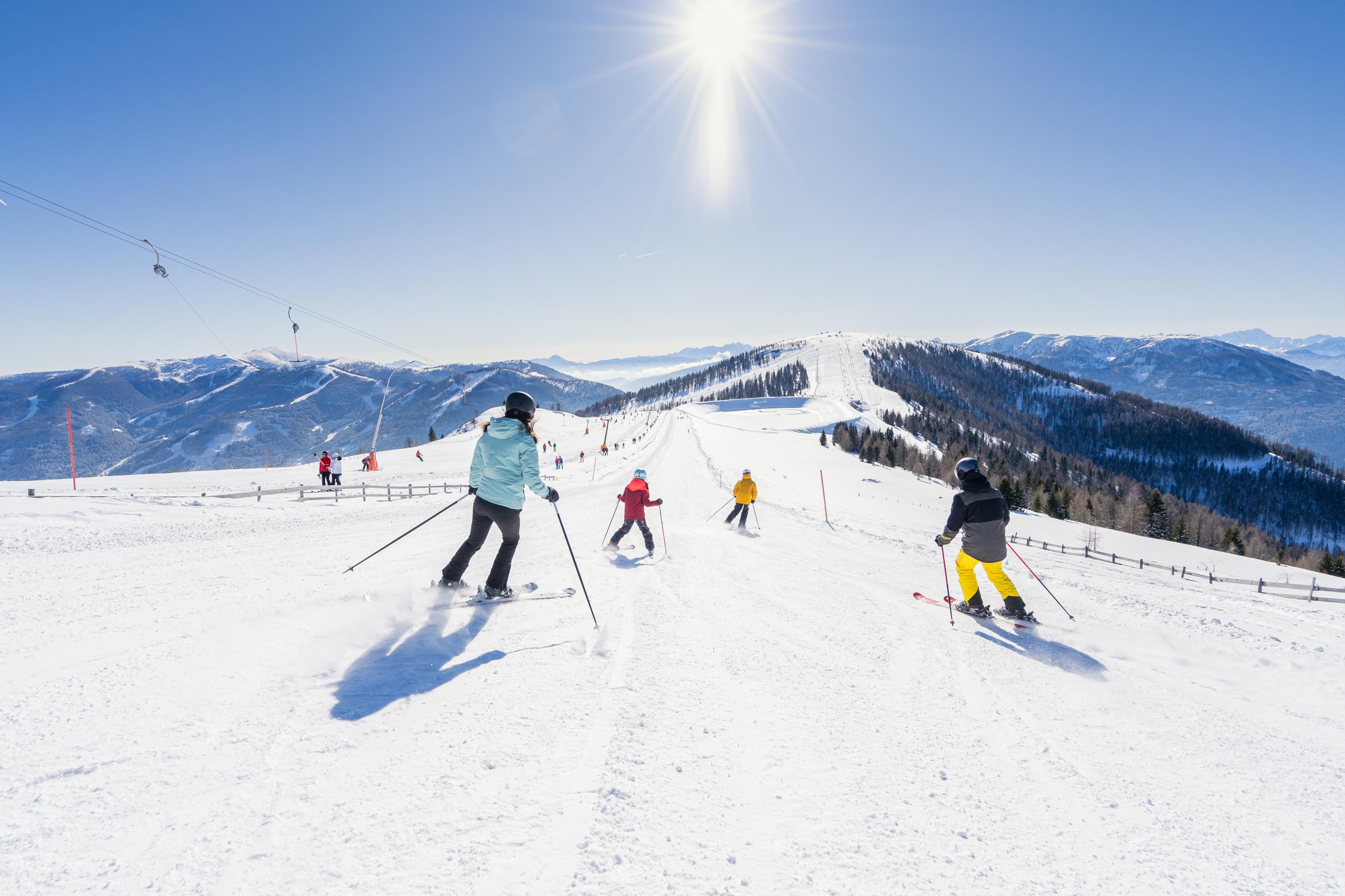 Skifahren_Familie_Bad Kleinkirchheim_Winter ©Mathias Prägant_MBN Tourismus(10) Thermenwelt Hotel Pulverer